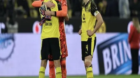 “消息称米兰将挑战4-3-3阵型迎战那不勒斯，莱奥待发，福法纳恐无缘赛场”