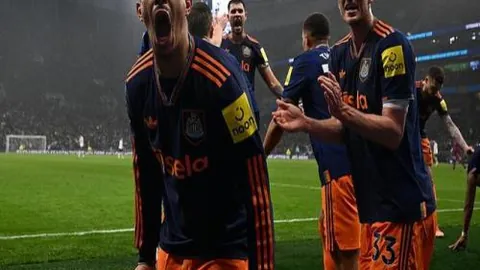 申花东集结迎战南通，三外援缺席，马莱莱、吴曦首发，徐骏敏守门抗敌